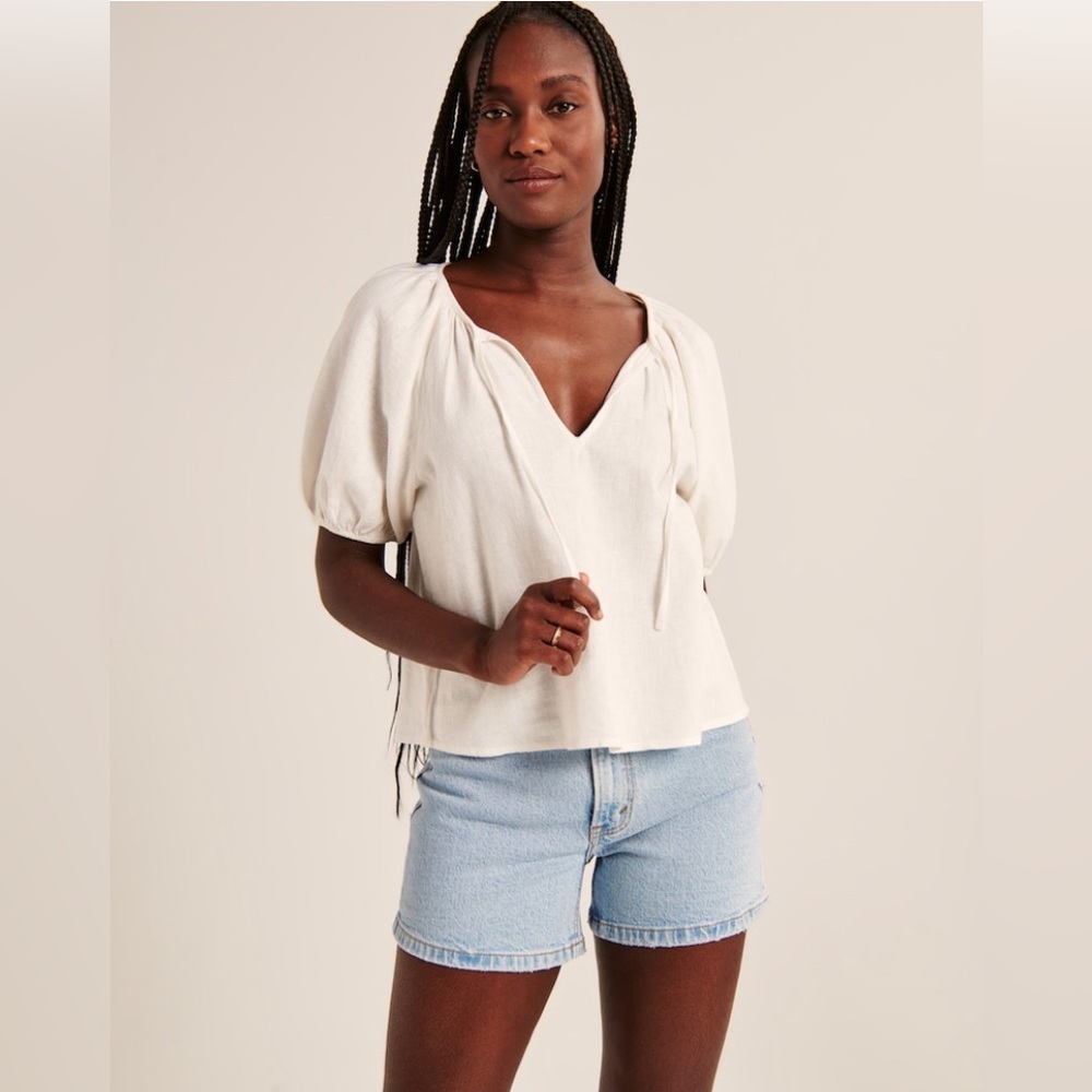 Abercrombie & Fitch peasant top 🤍